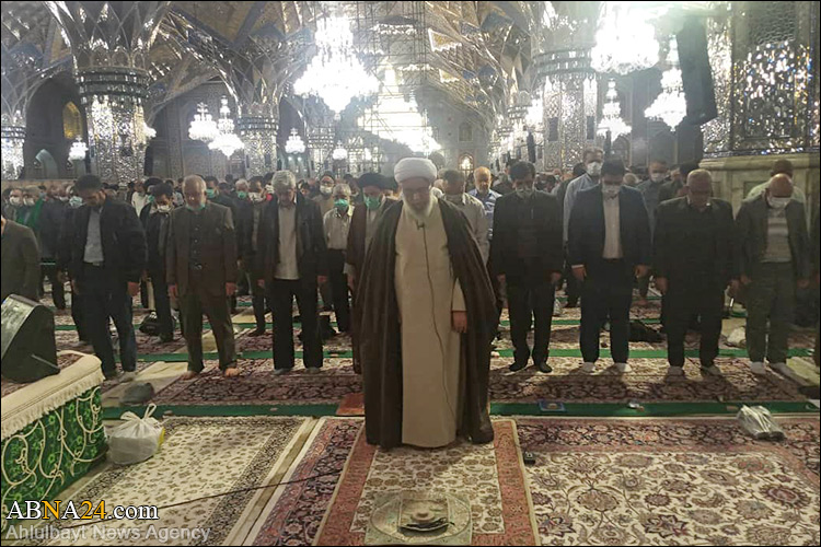 Photos: Congregational prayer in shrine of Imam Reza (a.s.), led by Ayatollah Ramazani