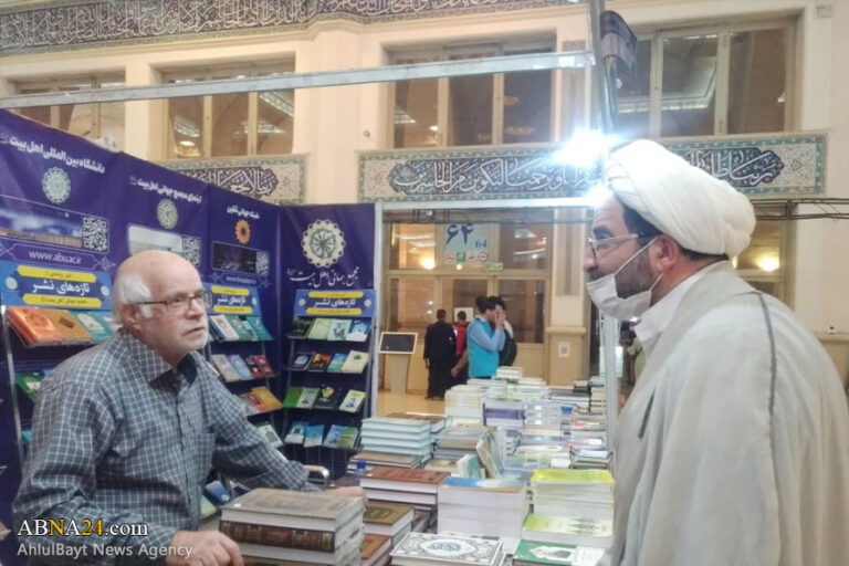 گزارش تصویری/ بازدید دکتر فرمانیان از غرفه انتشارات مجمع جهانی اهل بیت(ع) در نمایشگاه کتاب تهران