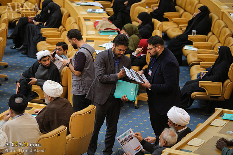 تقرير مصور / توزيع “صحيفة يومية” في المؤتمر السابع للجمعية العامة للمجمع العالمي لأهل البيت (ع)