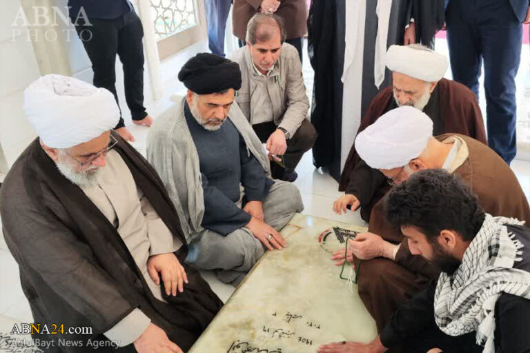 عکس خبری/ حضور دبیرکل مجمع جهانی اهل بیت(ع) بر سر مزار شهید ابومهدی المهندس