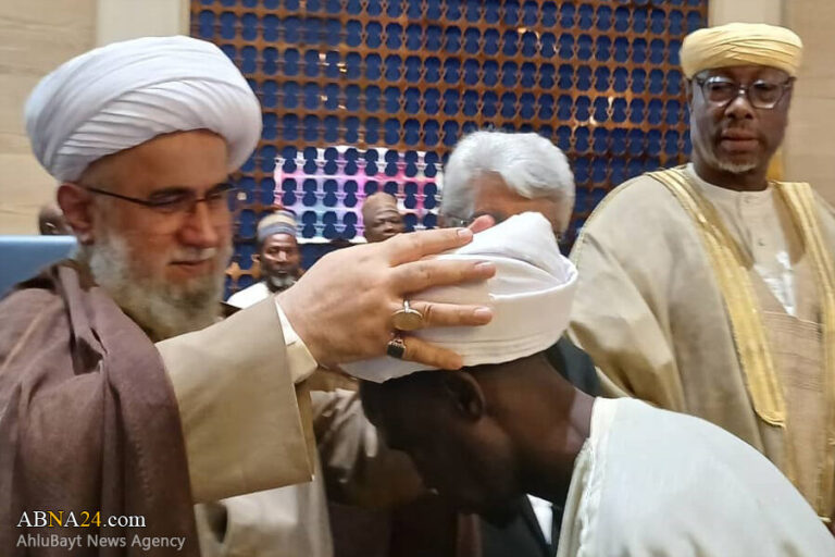 گزارش تصویری | مراسم عمامه‌گذاری جمعی از طلاب کشور نیجر به دست آیت‌الله رمضانی