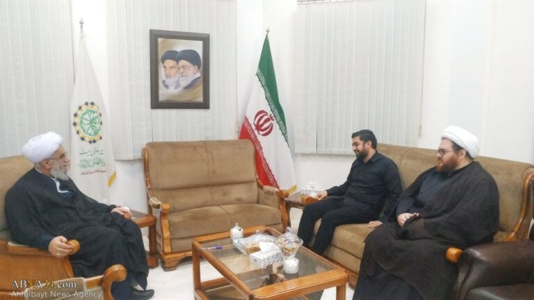 عائلة الفقيد “محمد تقي أنصاريان” تلتقي بالأمين العام للمجمع العالمي لأهل البيت (ع) + الصور