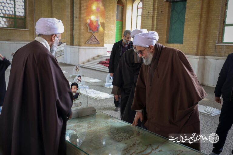 حضور دبیرکل مجمع جهانی اهل‌بیت(ع) در گلزار شهدای بهشت زهرا(س)