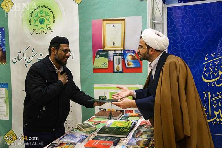 گزارش تصویری/ تقدیر از غرفه داران نمایشگاه “انوار هدایت” توسط مسئولان مجمع جهانی اهل بیت(ع)