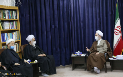 Photo: Ayatollah Arafi accepted Abu Talib Int. Conference Secretariat members