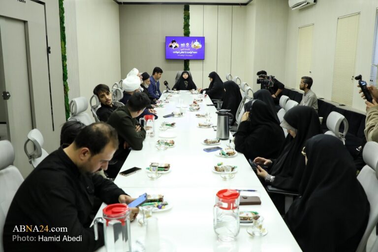 Photos: Literary Session on “Karamat Decade with Fragrance of Martyrdom” Held at ABNA News Agency