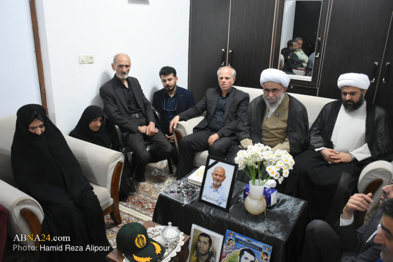 Photos: Ayatollah Ramazani Meets With Two Martyrs’ Families in Shaft